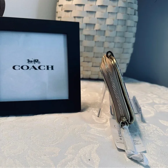 Coach Rare NWT Poppy Pop C Jazzy Signature Wallet Vibrant Design MSRP $228 - Picture 5 of 12